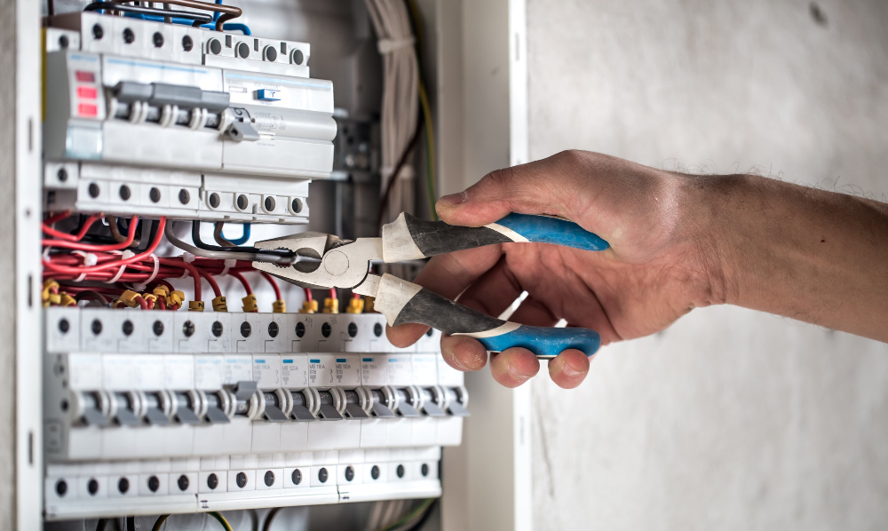 Top 7 Reasons to Hire a Licensed Electrician in Hillsville, VA